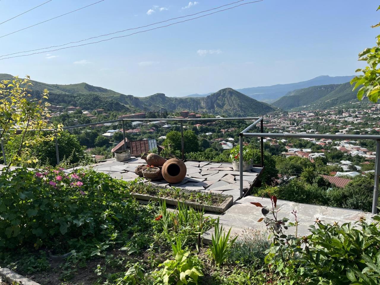 Green House Hotel Goris Exterior photo